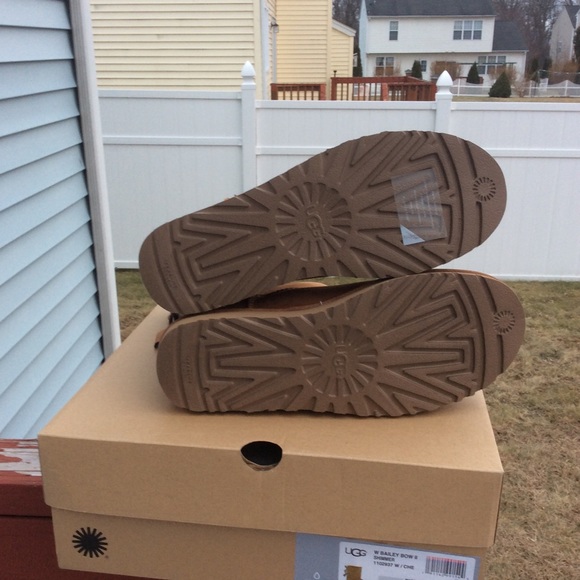 UGG BAILEY BOW II SHIMMER - Picture 3 of 5